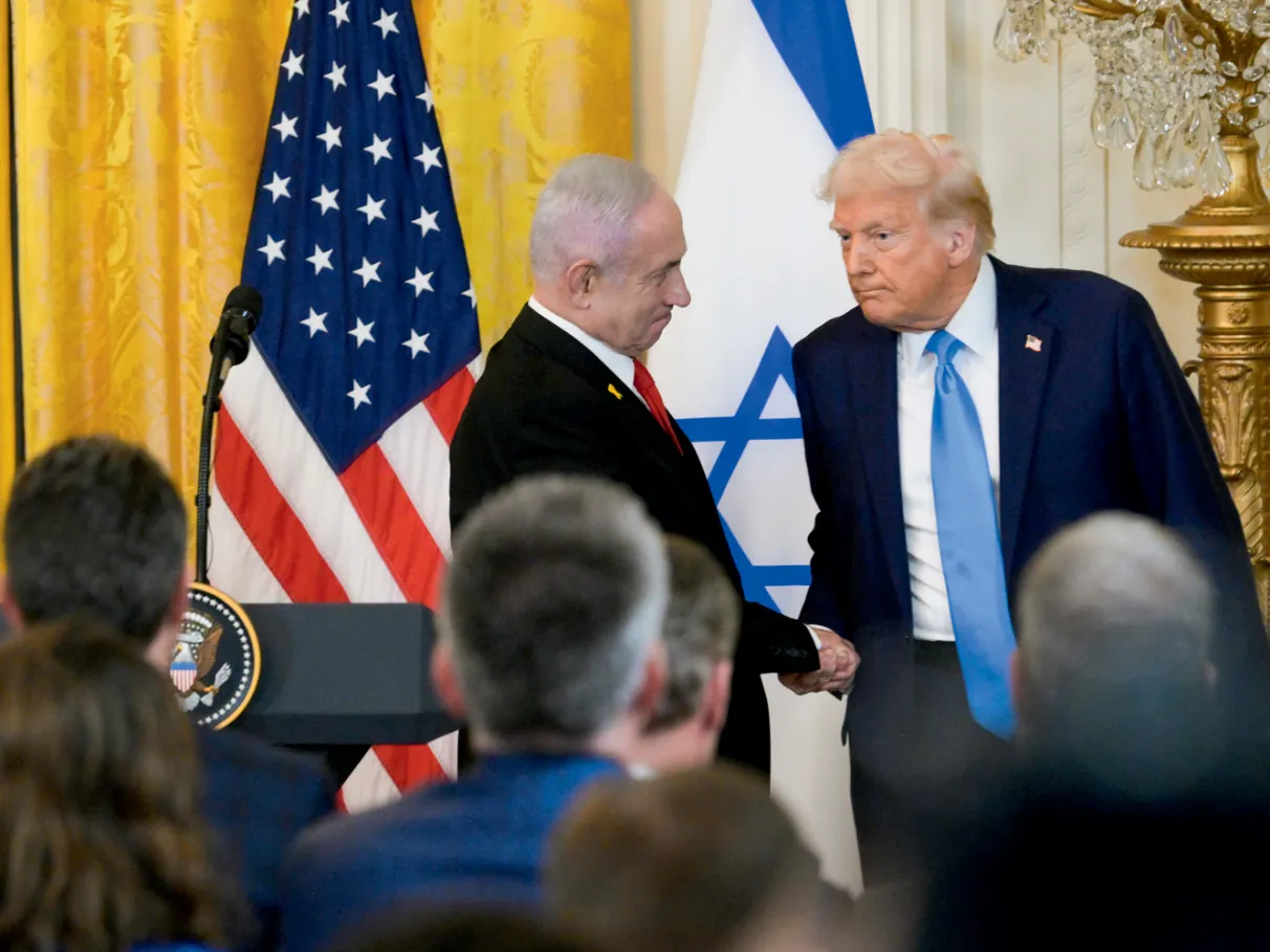Como Trump se tornou refém dos aiatolás do Irã com uma guerra inútil