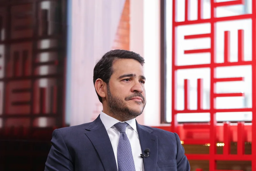 Na véspera da sabatina, Messias ganha culto com bispos e líder judeu