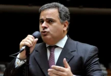 Deputado faz acordo e devolverá R$ 1,4 milhão por manter funcionárias fantasmas
