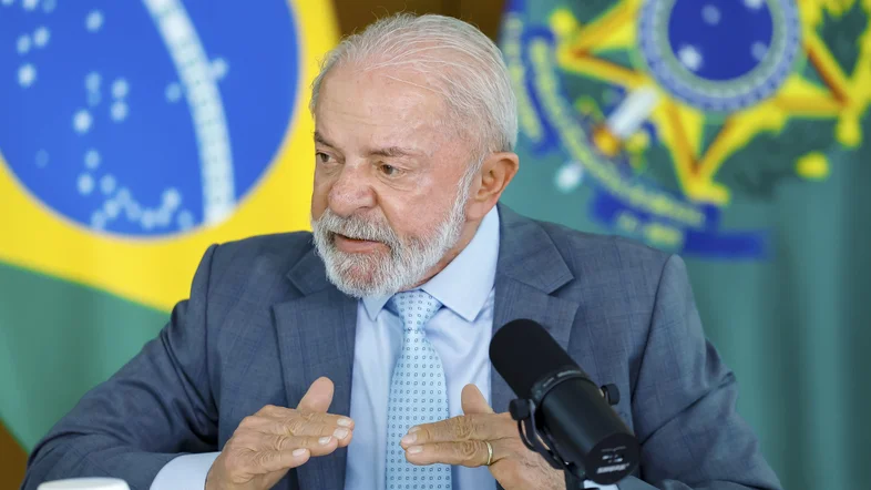 Em pronunciamento na TV e no rádio, Lula defende fim da escala 6×1 e ataca ‘sistema’