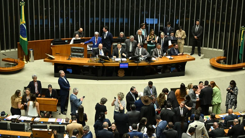 Congresso derruba veto de Lula ao PL da Dosimetria e beneficia Bolsonaro