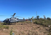 Torre do Sistema Pantera passa por manutenção com apoio de helicóptero da Marinha no Pantanal