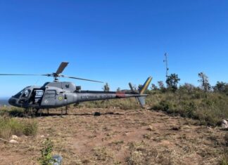 Torre do Sistema Pantera passa por manutenção com apoio de helicóptero da Marinha no Pantanal