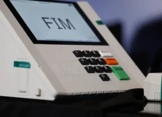 IA e vídeos falsos superam fake news como maior ameaça à democracia